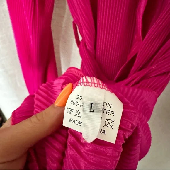 SOLD Hot pink flowy ribbed dress - Picture 3 of 4